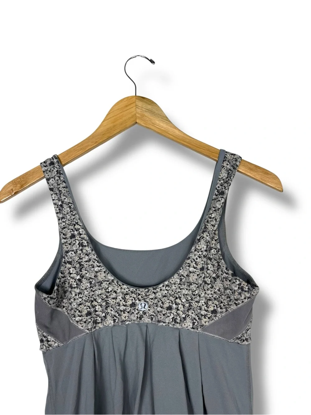 Lululemon Elevate Mesh Tank Y2K Petite Fleur Silver Grey 6 Bubble Hem LogoCharm